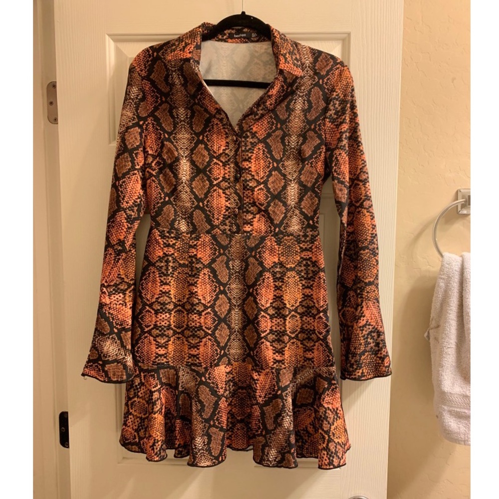 NEW Boohoo bell sleeve mini dress